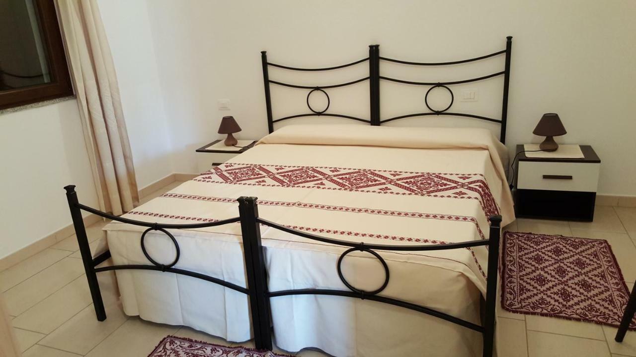 Il Girasole Bed & Breakfast Domus De Maria Exterior foto