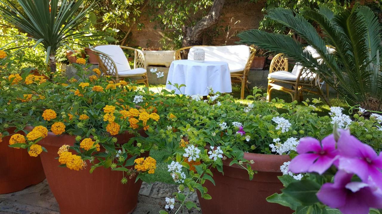 Il Girasole Bed & Breakfast Domus De Maria Exterior foto