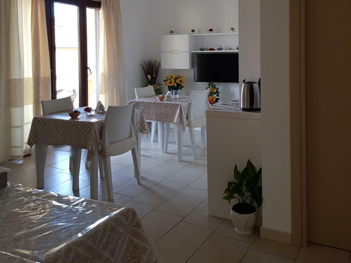 Il Girasole Bed & Breakfast Domus De Maria Exterior foto